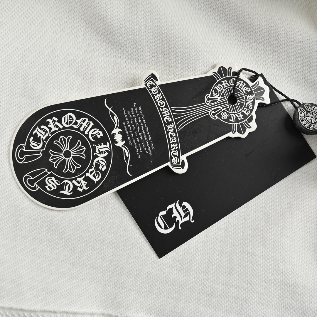 Chrome Hearts/克罗心 兜袋梵文多标短袖