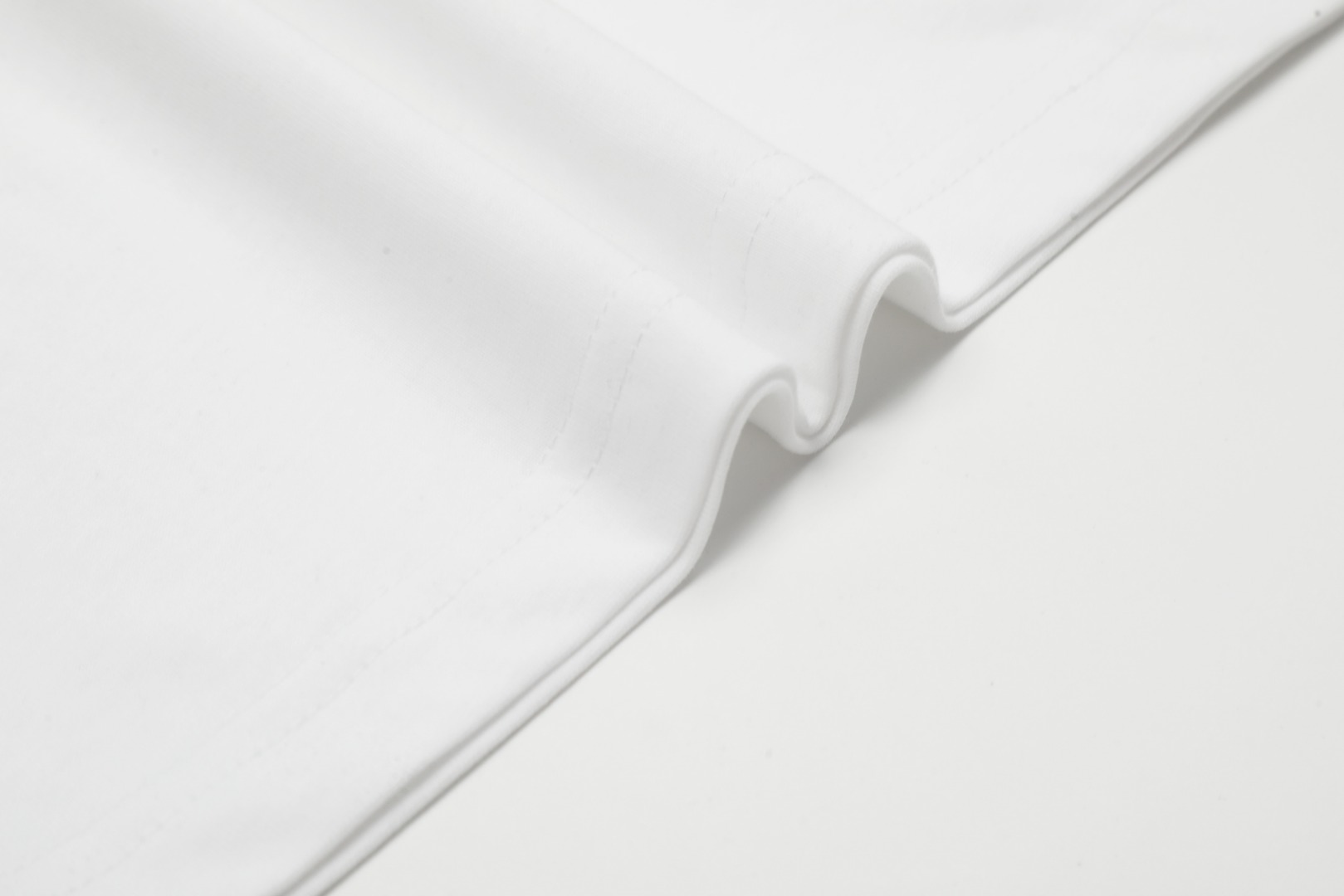 Loewe/罗意威 24SS 魔方植绒LOGO短袖-Chinese UA Cheap High Quatity Brand Clothes Bags handbags Sneakers wholesale wholesaler seller from China Factory suppliers Fashion Clothing Shoes best Quality Beautiful Price Loewe/罗意威 24SS 魔方植绒LOGO短袖