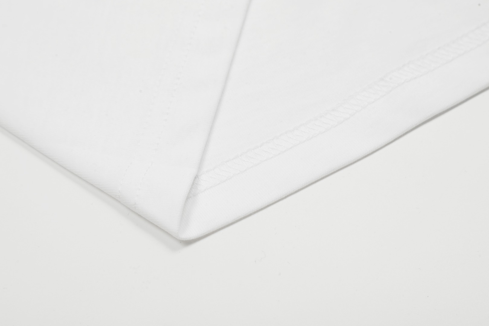 Loewe/罗意威 24SS 魔方植绒LOGO短袖-Chinese UA Cheap High Quatity Brand Clothes Bags handbags Sneakers wholesale wholesaler seller from China Factory suppliers Fashion Clothing Shoes best Quality Beautiful Price Loewe/罗意威 24SS 魔方植绒LOGO短袖