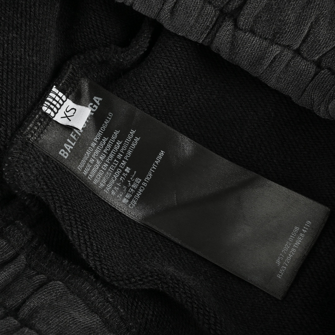Balenciaga/巴黎世家做旧破洞洗水胶带短裤
