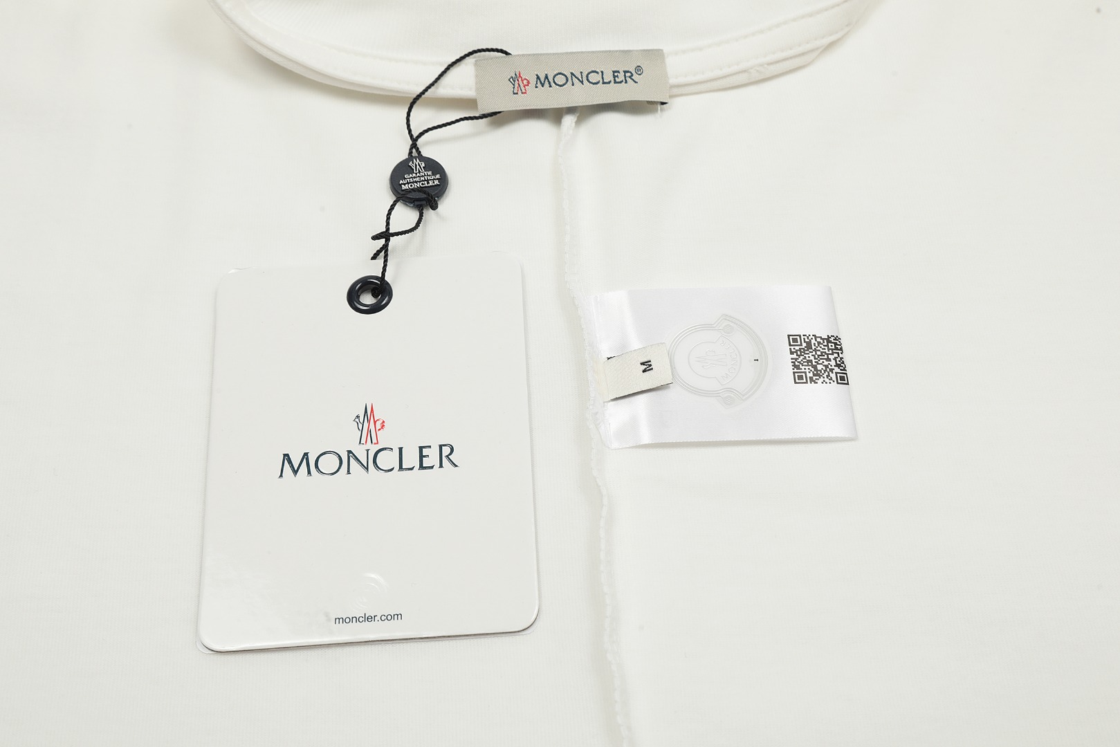 Moncler/蒙口24ss经典印花贴布LOGO短袖