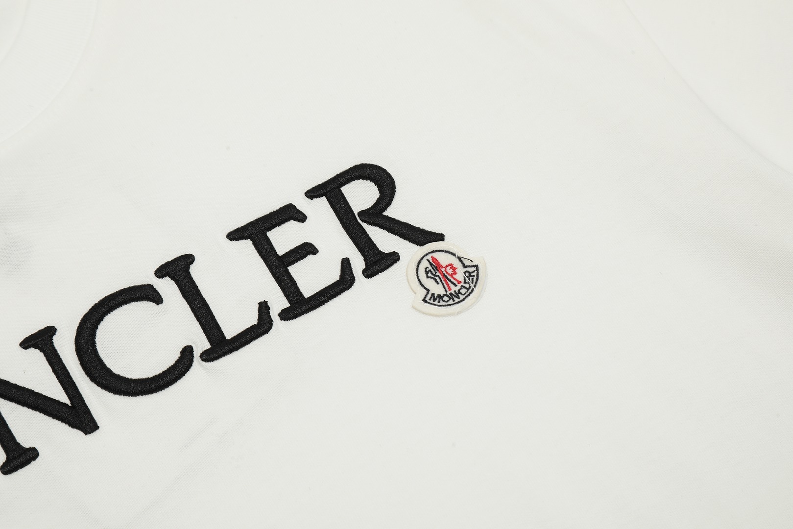 Moncler/蒙口24ss经典印花贴布LOGO短袖