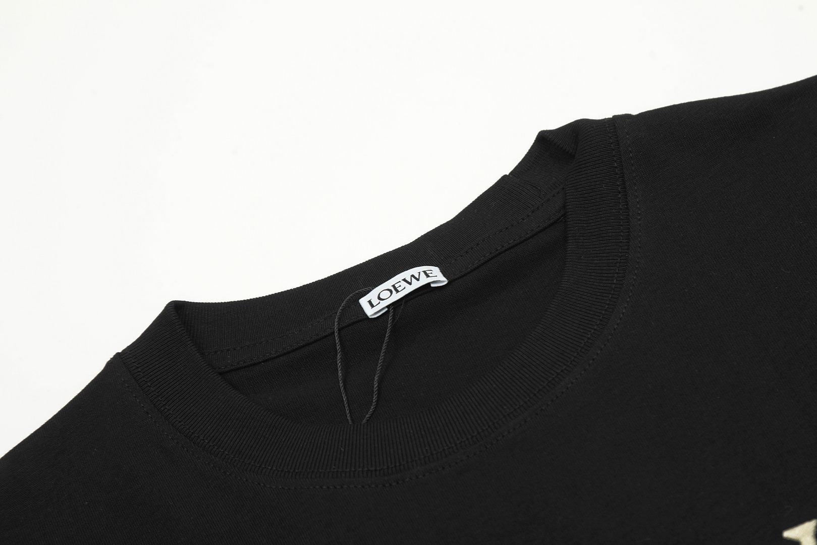 Loewe/罗意威24SS金丝错位刺绣LOGO短袖-Chinese UA Cheap High Quatity Brand Clothes Bags handbags Sneakers wholesale wholesaler seller from China Factory suppliers Fashion Clothing Shoes best Quality Beautiful Price Loewe/罗意威24SS金丝错位刺绣LOGO短袖