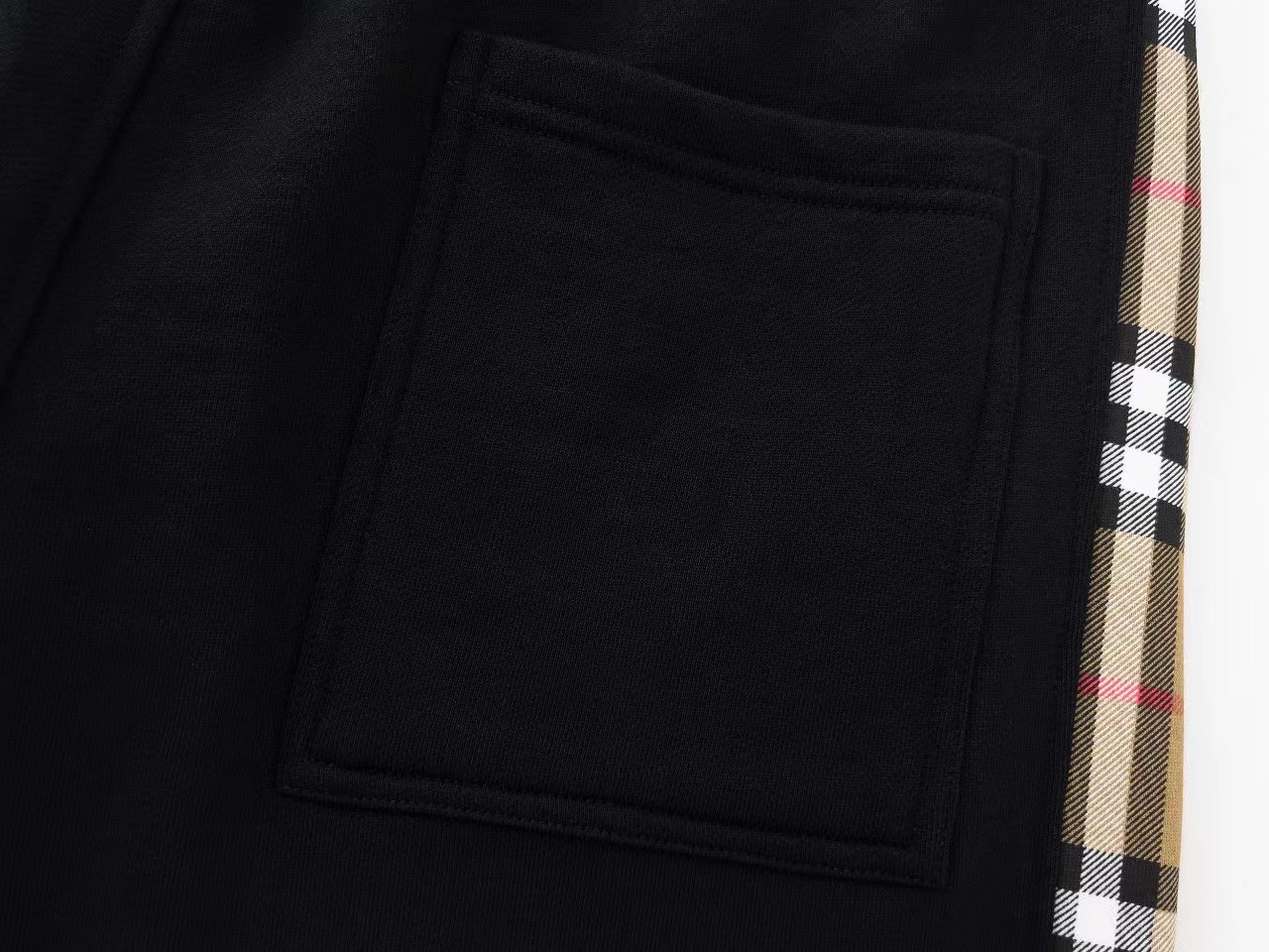 Burberry/巴宝莉 24Fw侧边格纹织带拼接毛圈卫裤黑色-High Quatity Cheap Brand wholesale wholesaler seller Clothes Bags handbags Sneakers Top Fashion Clothing Shoes from China Factory Chinese suppliers best Quality Beautiful Price Burberry/巴宝莉 24Fw侧边格纹织带拼接毛圈卫裤黑色