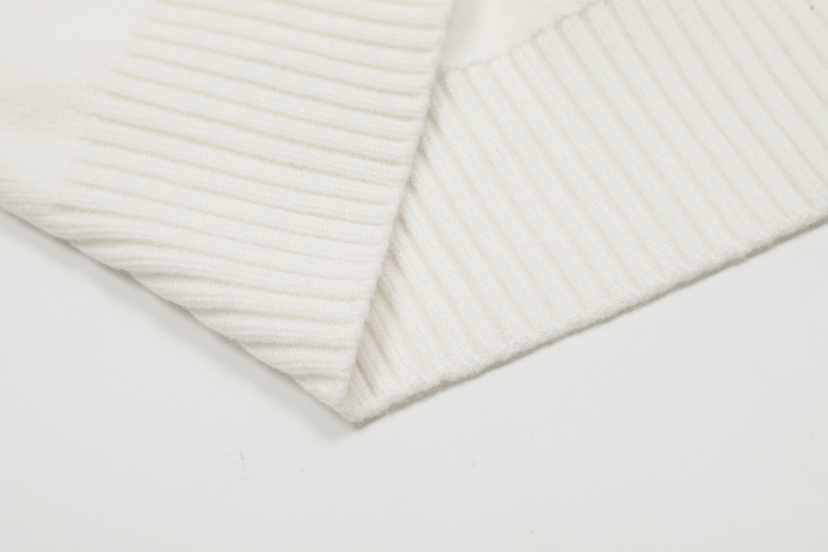 Ami/艾米 爱心2024ss经典款提花大爱心高领毛衣-Chinese UA Cheap High Quatity Brand Clothes Bags handbags Sneakers wholesale wholesaler seller from China Factory suppliers Fashion Clothing Shoes best Quality Beautiful Price Ami/艾米 爱心2024ss经典款提花大爱心高领毛衣