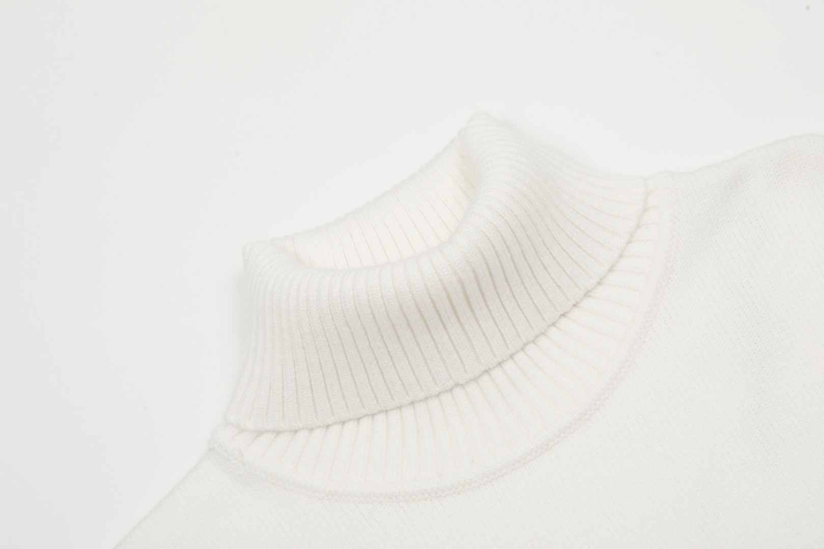 Ami/艾米 爱心2024ss经典款提花大爱心高领毛衣-Chinese UA Cheap High Quatity Brand Clothes Bags handbags Sneakers wholesale wholesaler seller from China Factory suppliers Fashion Clothing Shoes best Quality Beautiful Price Ami/艾米 爱心2024ss经典款提花大爱心高领毛衣