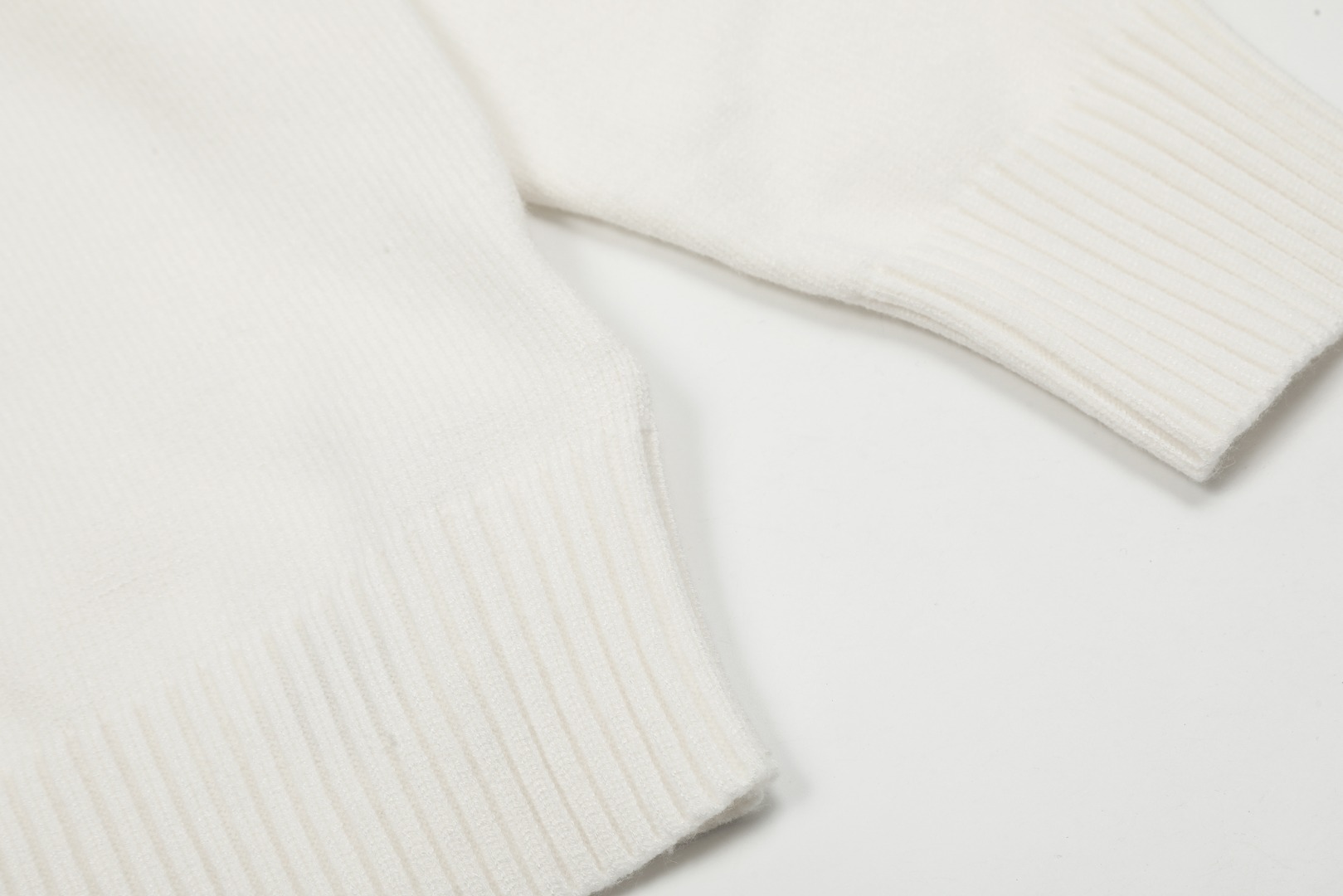 Ami/艾米 爱心2024ss经典款提花大爱心高领毛衣-Chinese UA Cheap High Quatity Brand Clothes Bags handbags Sneakers wholesale wholesaler seller from China Factory suppliers Fashion Clothing Shoes best Quality Beautiful Price Ami/艾米 爱心2024ss经典款提花大爱心高领毛衣