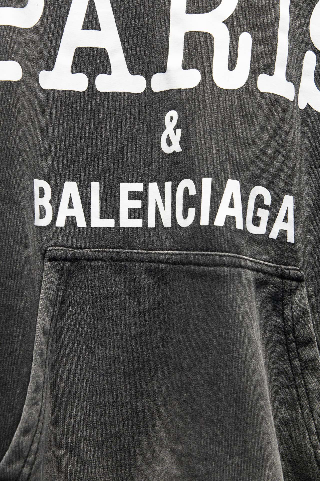 Balenciaga/巴黎世家 24ss 爱心字母印花水洗做旧连帽卫衣