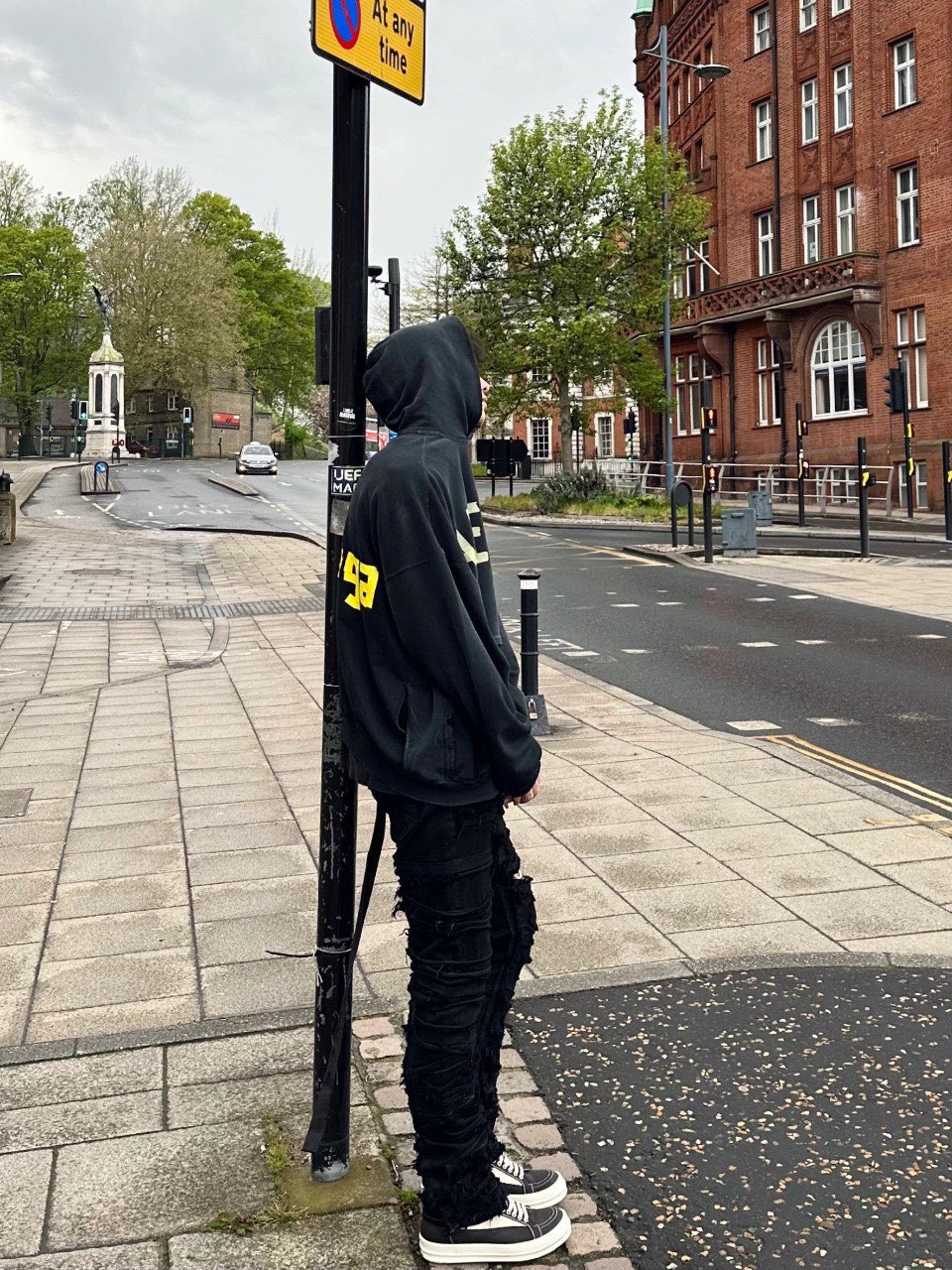 Balenciaga/巴黎世家 23Fw 美纹纸胶带水洗破坏连帽卫衣 模特图#