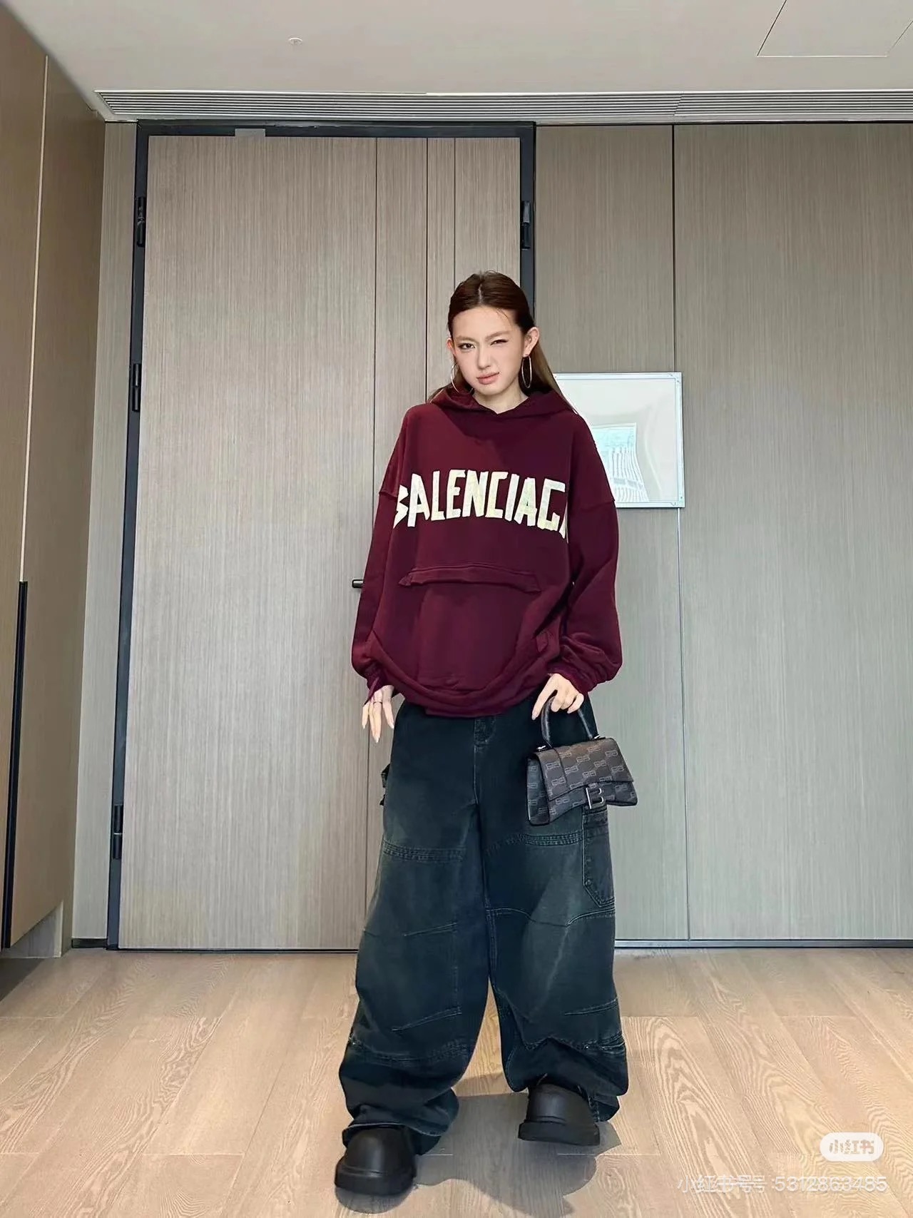 Balenciaga/巴黎世家 23Fw 美纹纸胶带水洗破坏连帽卫衣 模特图#