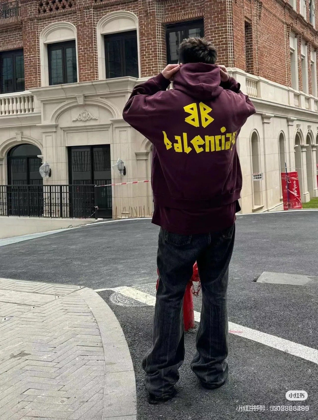 Balenciaga/巴黎世家 23Fw 美纹纸胶带水洗破坏连帽卫衣 模特图#