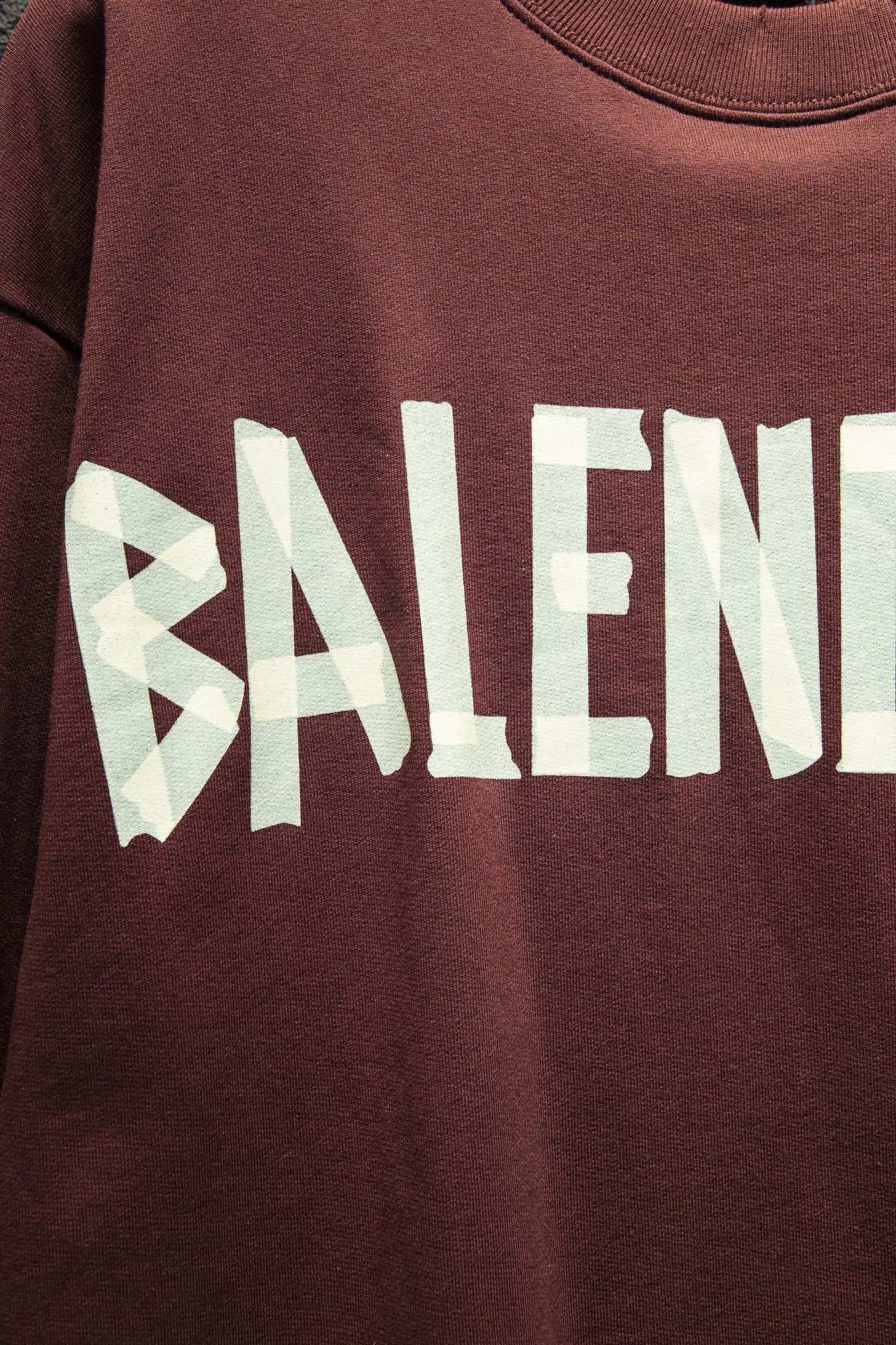 Balenciaga/巴黎世家做旧水洗胶带LOGO圆领卫衣 灰白色