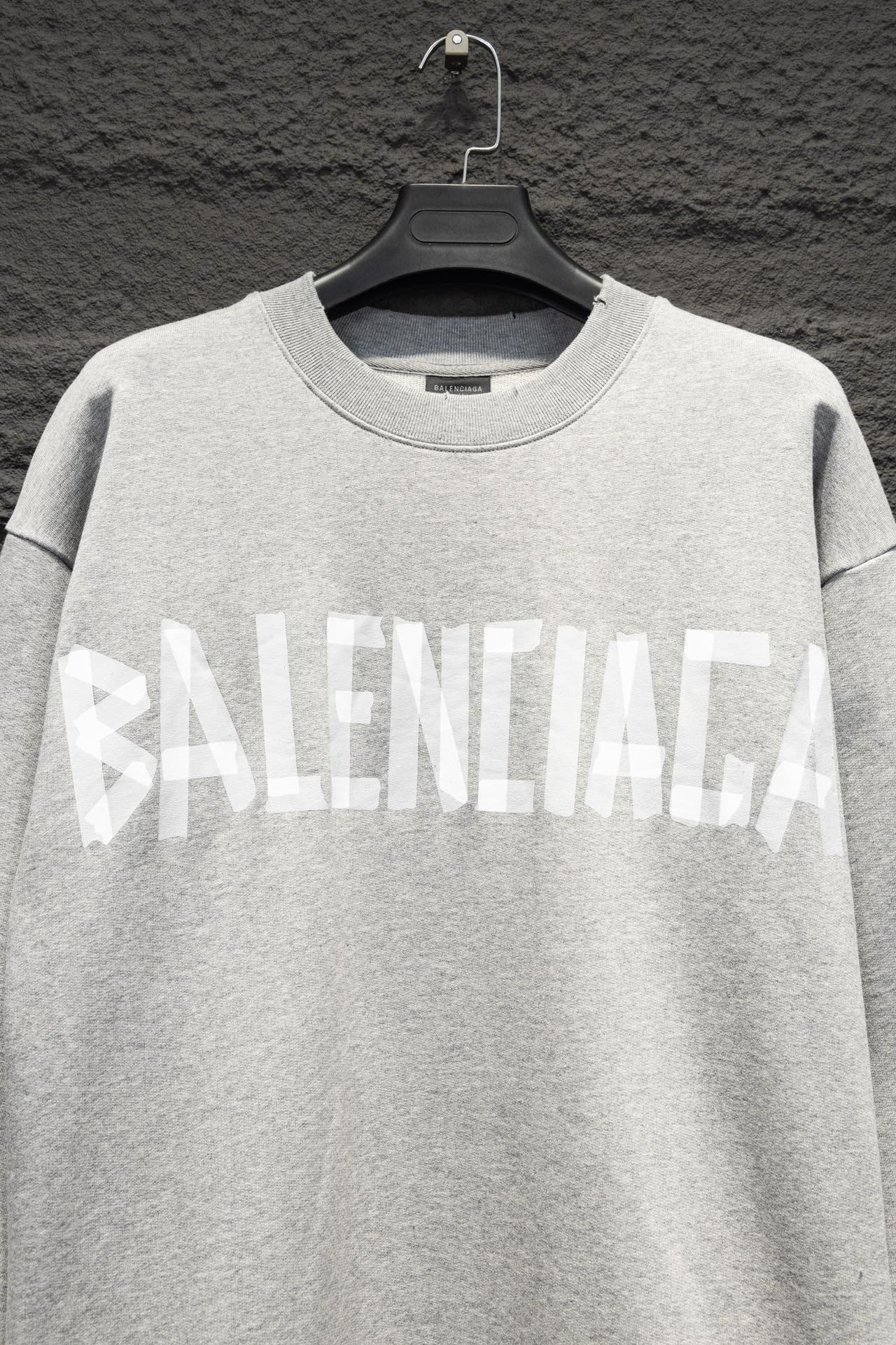 Balenciaga/巴黎世家 24Fw 美纹纸胶带印花圆领卫衣