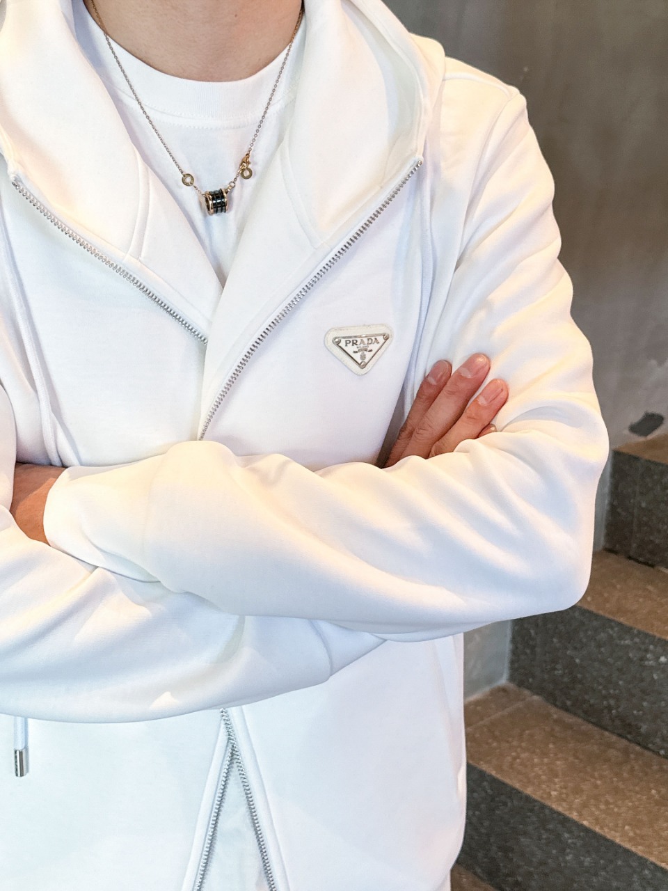 普拉达 2025秋冬最新爆款连帽外套 面料精选高支高密双股空气层长绒棉 手感超级舒服 logo精选全进口