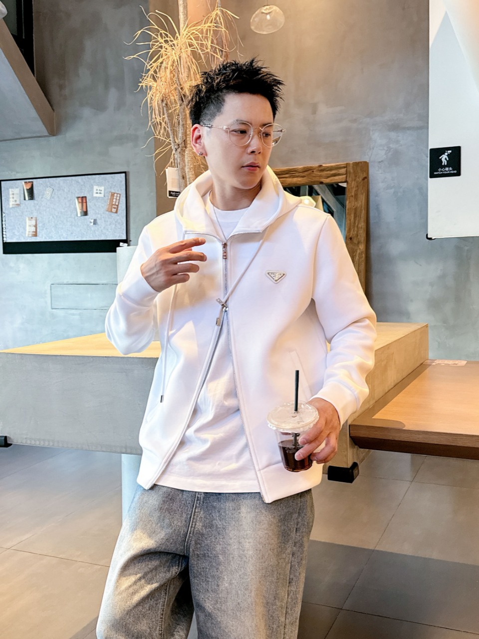 普拉达 2025秋冬最新爆款连帽外套 面料精选高支高密双股空气层长绒棉 手感超级舒服 logo精选全进口