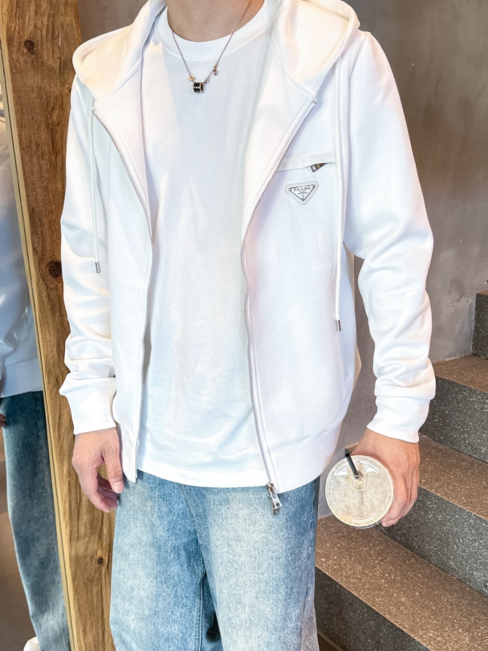 普拉达 2025秋冬最新爆款连帽外套 面料精选高支高密双股空气层长绒棉 手感超级舒服 logo精选全进口