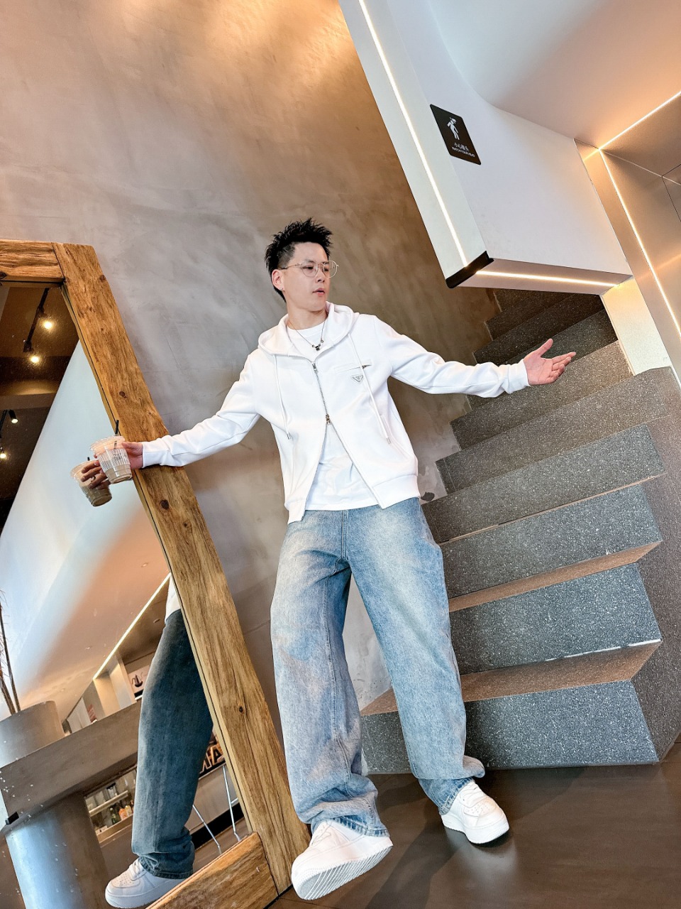 普拉达 2025秋冬最新爆款连帽外套 面料精选高支高密双股空气层长绒棉 手感超级舒服 logo精选全进口