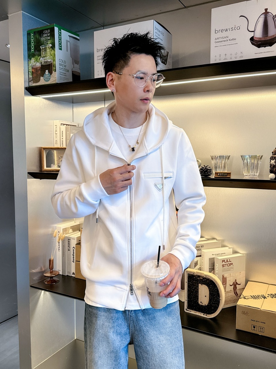 普拉达 2025秋冬最新爆款连帽外套 面料精选高支高密双股空气层长绒棉 手感超级舒服 logo精选全进口