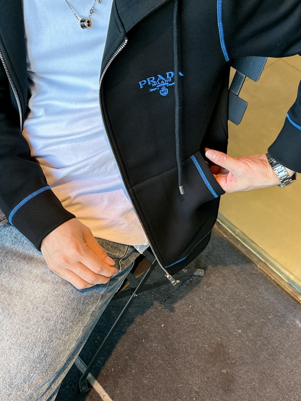 普拉达 2025秋冬最新爆款卫衣外套 面料精选高支高密双股空气层长绒棉 手感超级舒服 logo精选全进口
