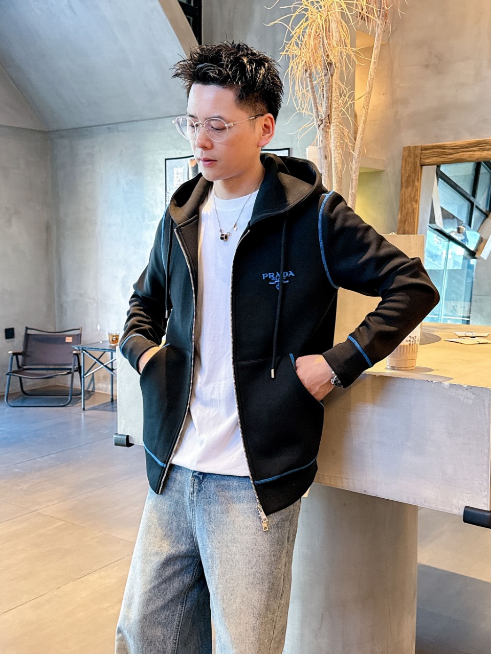 普拉达 2025秋冬最新爆款卫衣外套 面料精选高支高密双股空气层长绒棉 手感超级舒服 logo精选全进口