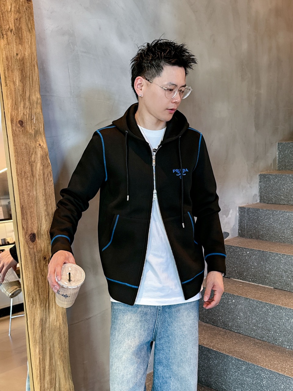 普拉达 2025秋冬最新爆款卫衣外套 面料精选高支高密双股空气层长绒棉 手感超级舒服 logo精选全进口