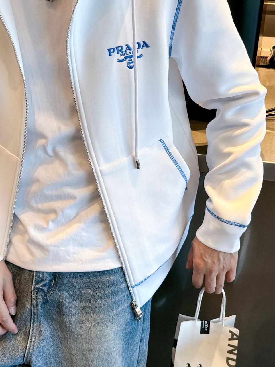 普拉达 2025秋冬最新爆款卫衣外套 面料精选高支高密双股空气层长绒棉 手感超级舒服 logo精选全进口