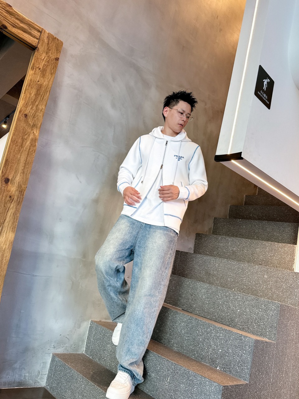 普拉达 2025秋冬最新爆款卫衣外套 面料精选高支高密双股空气层长绒棉 手感超级舒服 logo精选全进口