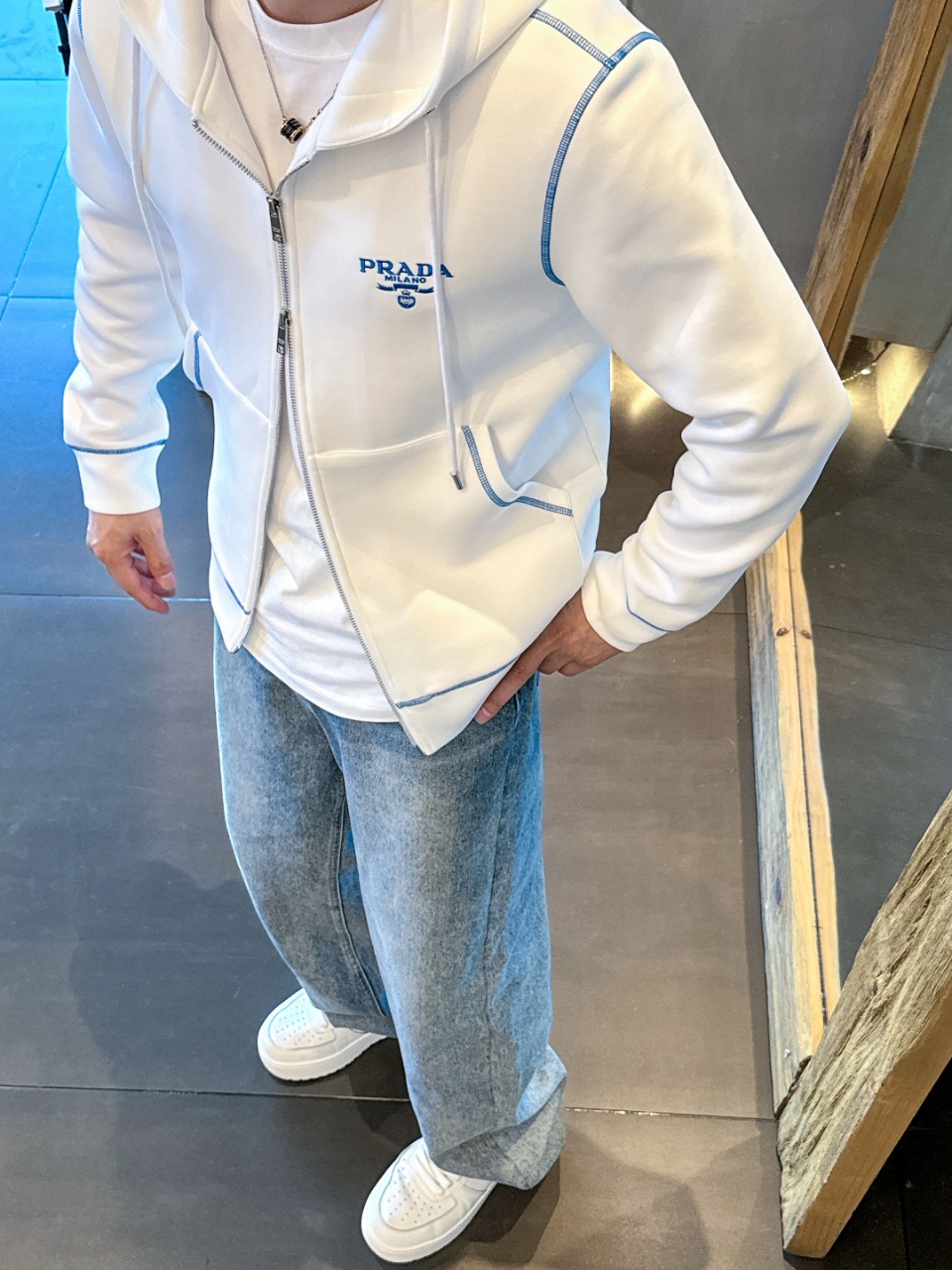 普拉达 2025秋冬最新爆款卫衣外套 面料精选高支高密双股空气层长绒棉 手感超级舒服 logo精选全进口