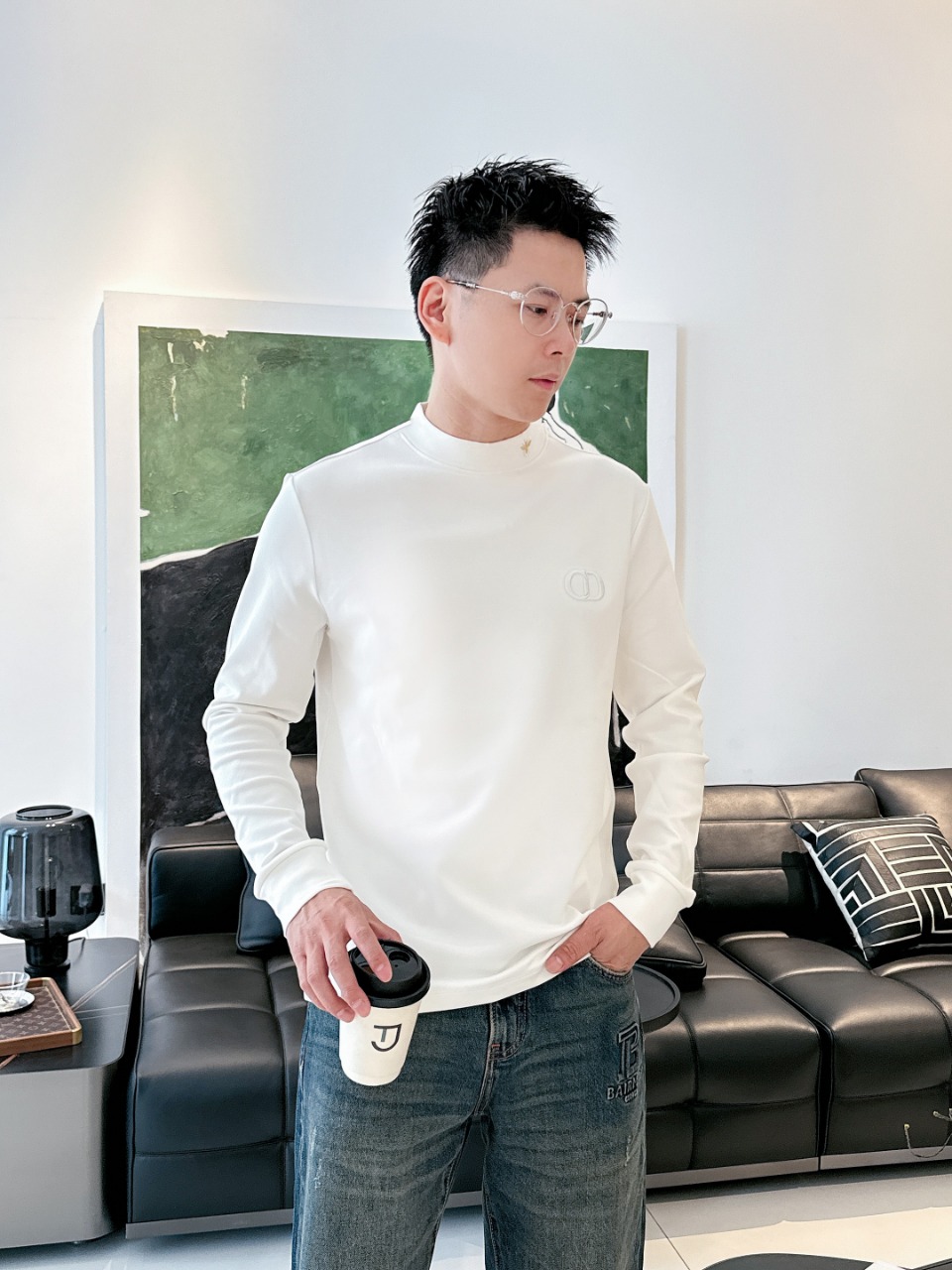 NO:531316,Dior 2025 autumn and winter counter new style, fashionable and casual base shirt, long-sleeved T-shirt, selected imported high-density double-sided cotton fabric, exquisite original logo, excellent comfort and breathability, excellent soft, wrinkle-resistant elasticity and drooping. Whether it is single or inner wear, it is very handsome, which conforms to the practical dressing habits of men, pursues luxury, noble and elegant style, and creates extraordinary men's taste. The visual effect is very good, the grade is extremely high, simple and fashionable, and a must-have choice for casual business!  S-XXL, dior,tees,t-shirt,alexander wang19860909迪奥 2025秋冬专柜新款 时尚休闲打底衫长袖T恤,精选进口高密度双面拉架棉面料,精致原版logo打造,舒适性与透气性兼优,柔软抗皱弹性和垂性极佳,无论是单穿或是内搭都是帅气十足,吻合了男性实用穿衣习惯,追求奢华高贵优雅风范,打造不凡男士品味,视觉效果非常赞,档次极高,简约时尚,休闲商务必备之选！ 码数S-XXL,,dior,tees，t-shirt,alexander wang,Men's clothing