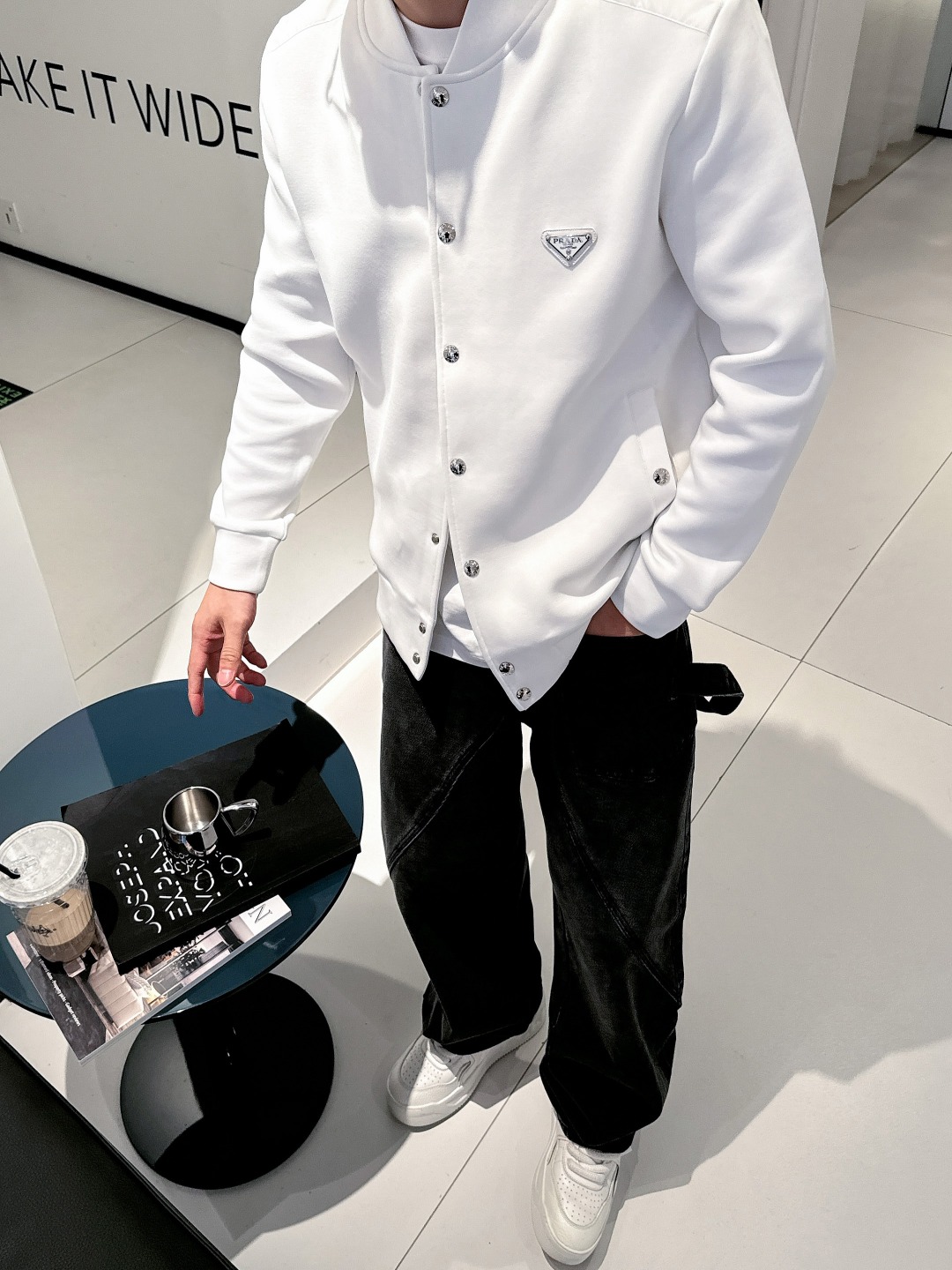 普拉达 2025秋冬最新爆款立领外套 面料精选高支高密双股空气层长绒棉 手感超级舒服 logo精选全进口