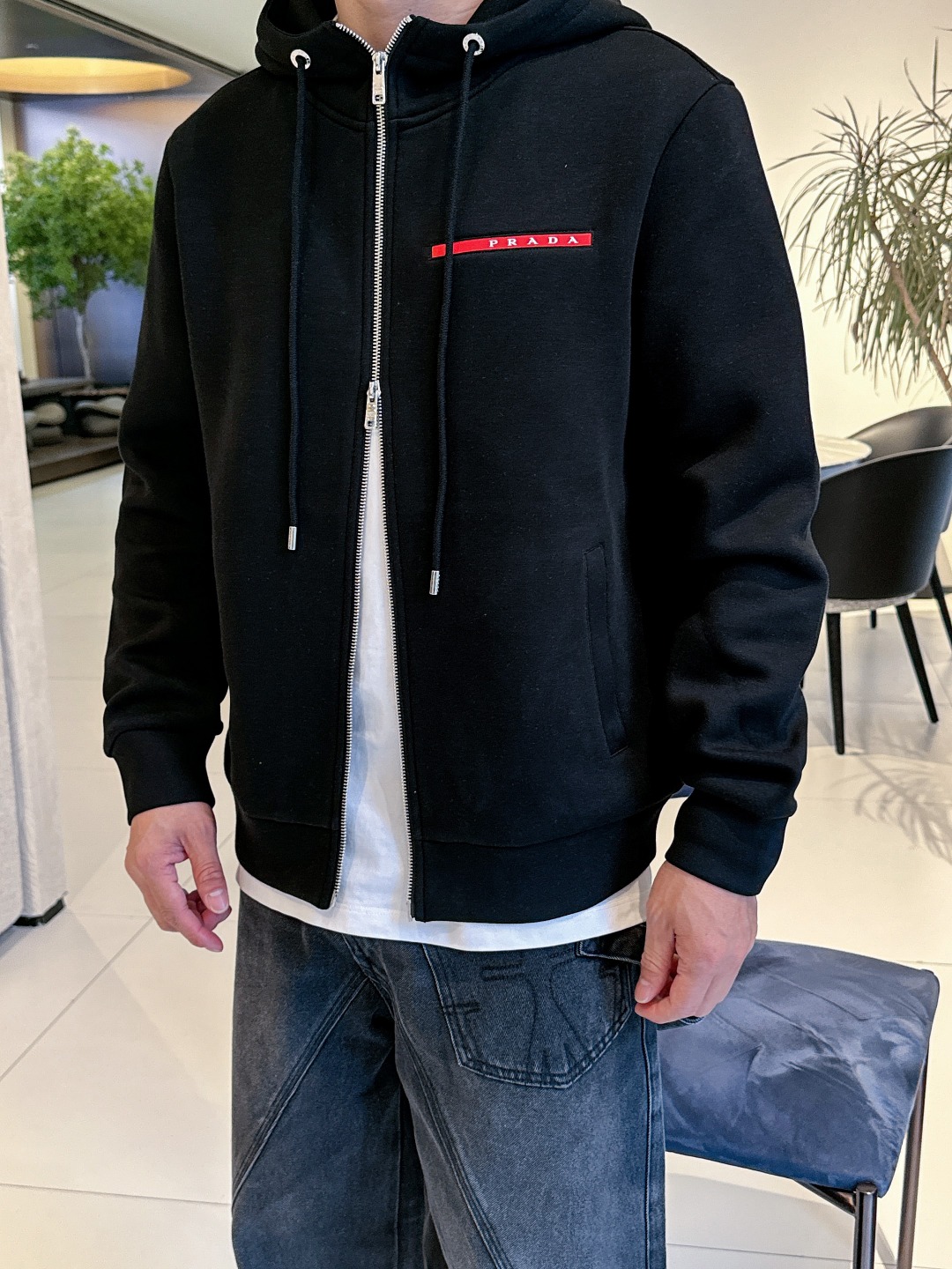 普拉达 2025秋冬最新爆款连帽外套 面料精选高支高密双股空气层长绒棉 手感超级舒服 logo精选全进口