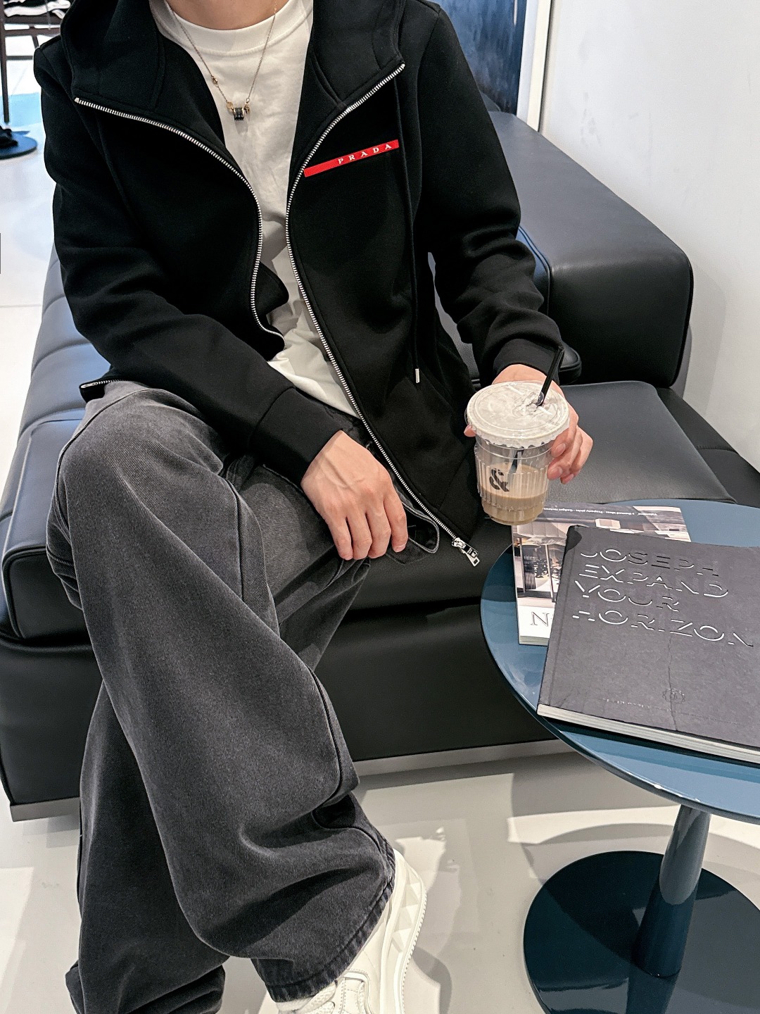 普拉达 2025秋冬最新爆款连帽外套 面料精选高支高密双股空气层长绒棉 手感超级舒服 logo精选全进口