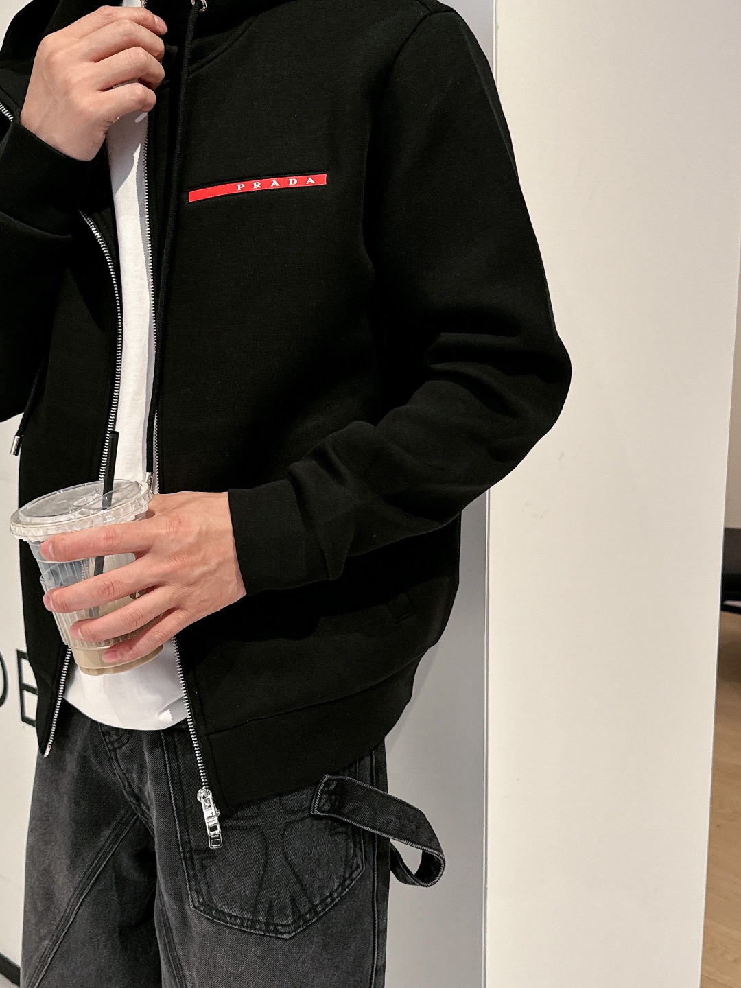 普拉达 2025秋冬最新爆款连帽外套 面料精选高支高密双股空气层长绒棉 手感超级舒服 logo精选全进口