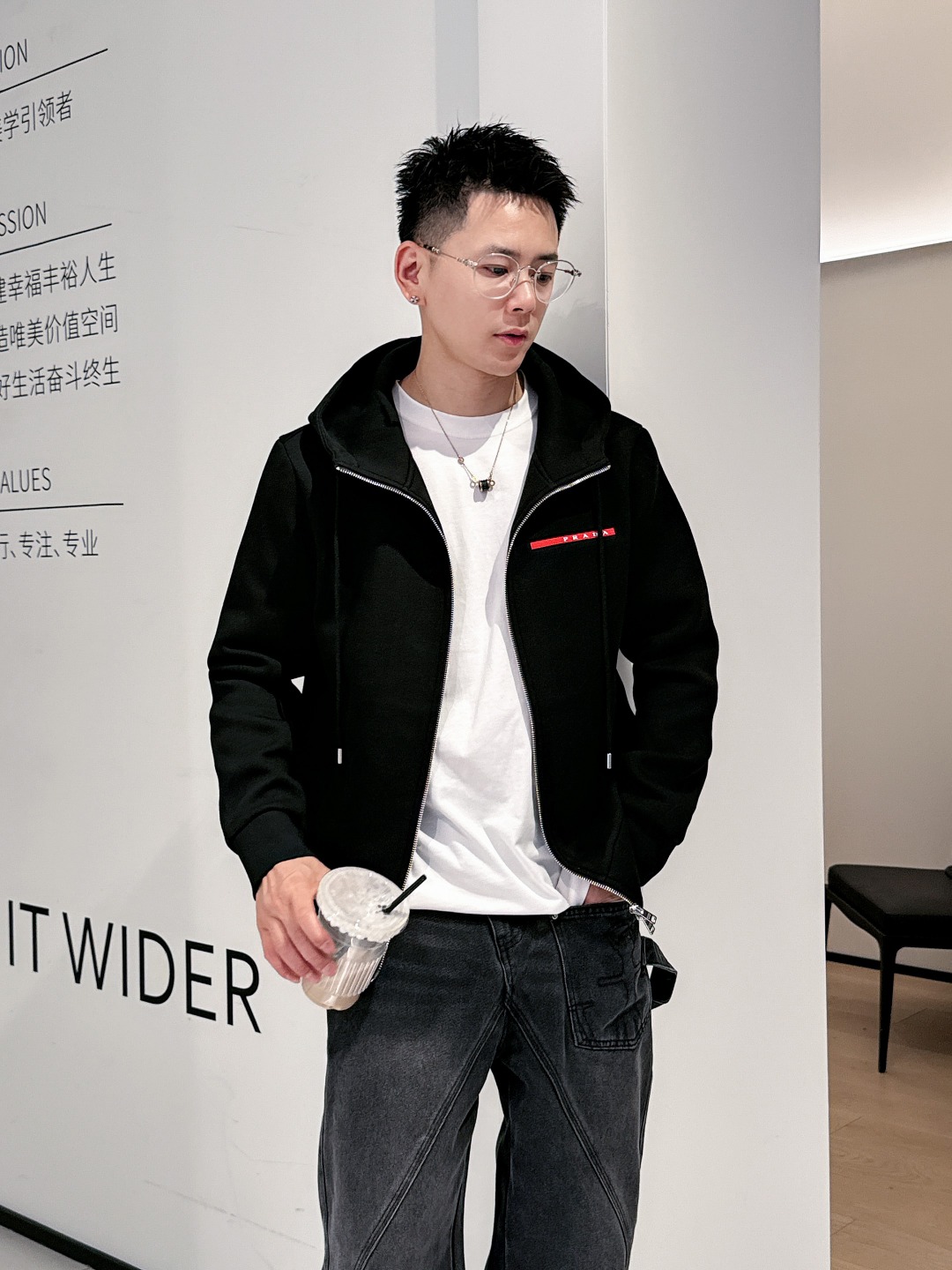 普拉达 2025秋冬最新爆款连帽外套 面料精选高支高密双股空气层长绒棉 手感超级舒服 logo精选全进口