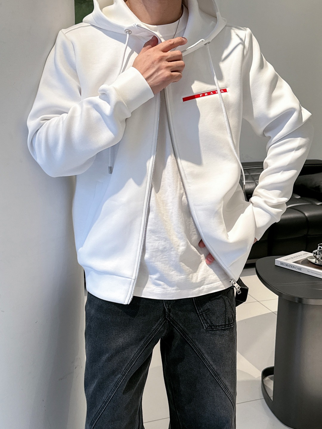 普拉达 2025秋冬最新爆款连帽外套 面料精选高支高密双股空气层长绒棉 手感超级舒服 logo精选全进口