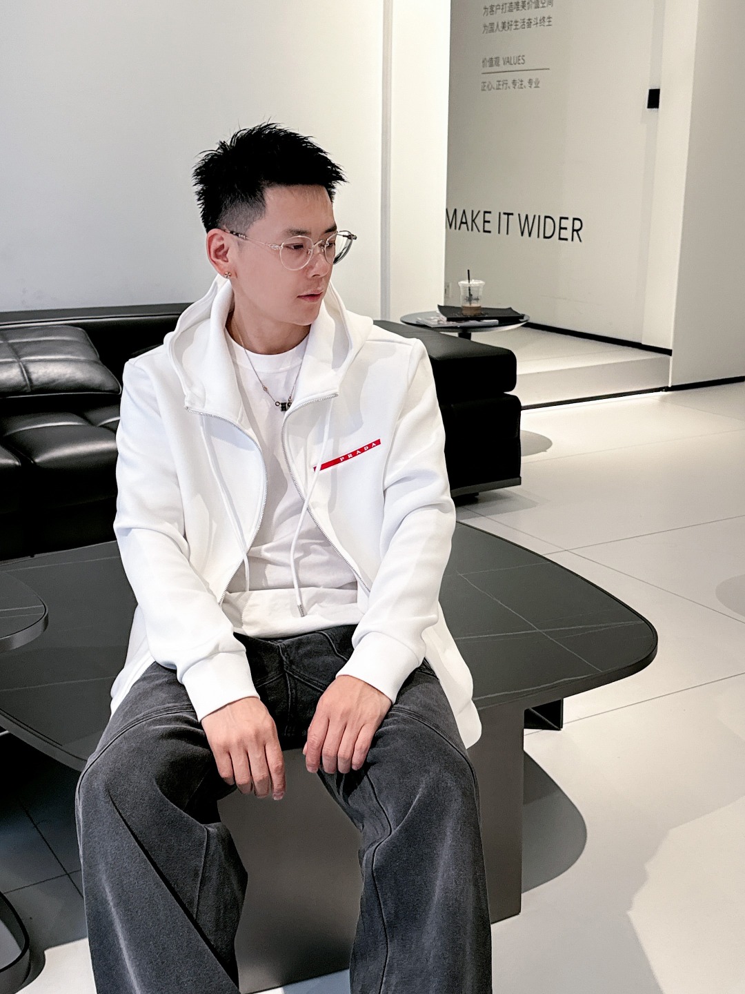 普拉达 2025秋冬最新爆款连帽外套 面料精选高支高密双股空气层长绒棉 手感超级舒服 logo精选全进口