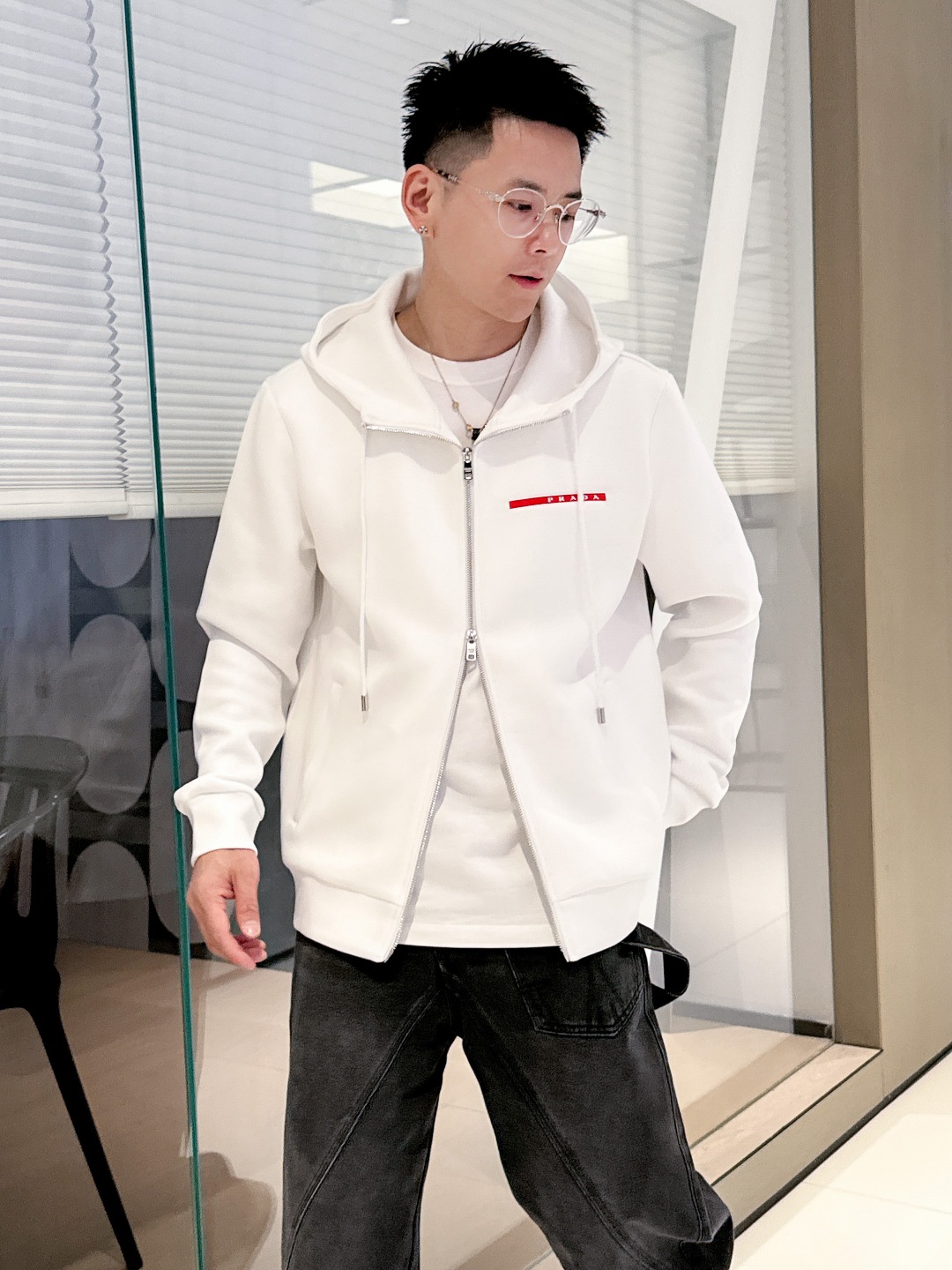 普拉达 2025秋冬最新爆款连帽外套 面料精选高支高密双股空气层长绒棉 手感超级舒服 logo精选全进口