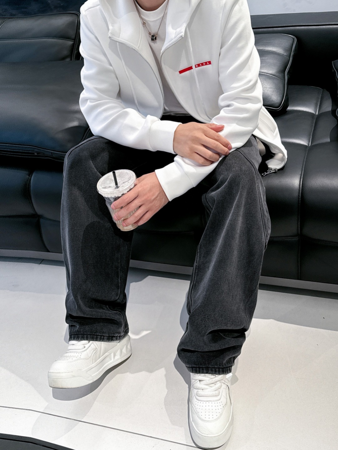 普拉达 2025秋冬最新爆款连帽外套 面料精选高支高密双股空气层长绒棉 手感超级舒服 logo精选全进口