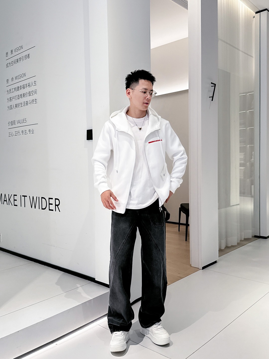 普拉达 2025秋冬最新爆款连帽外套 面料精选高支高密双股空气层长绒棉 手感超级舒服 logo精选全进口