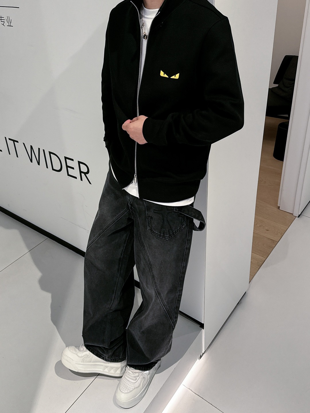 芬迪 2025秋冬最新爆款立领外套 面料精选高支高密双股空气层长绒棉 手感超级舒服 logo精选全进口环