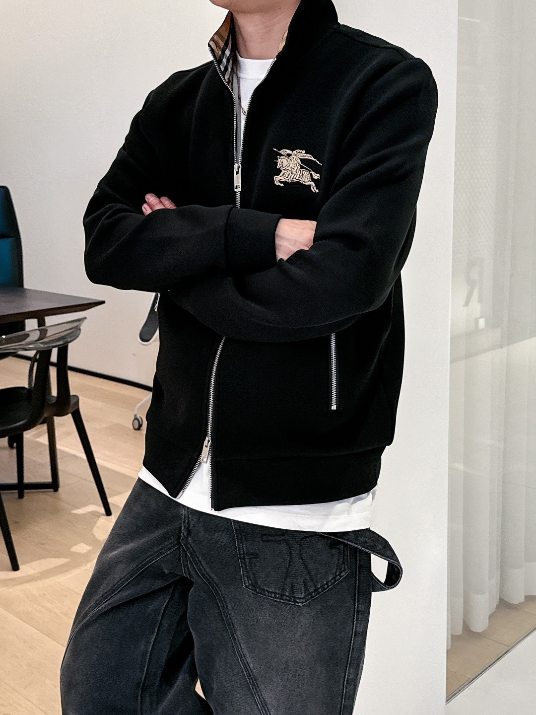 巴宝莉 2025秋冬最新爆款立领外套 面料精选高支高密双股空气层长绒棉 手感超级舒服 logo精选全进口