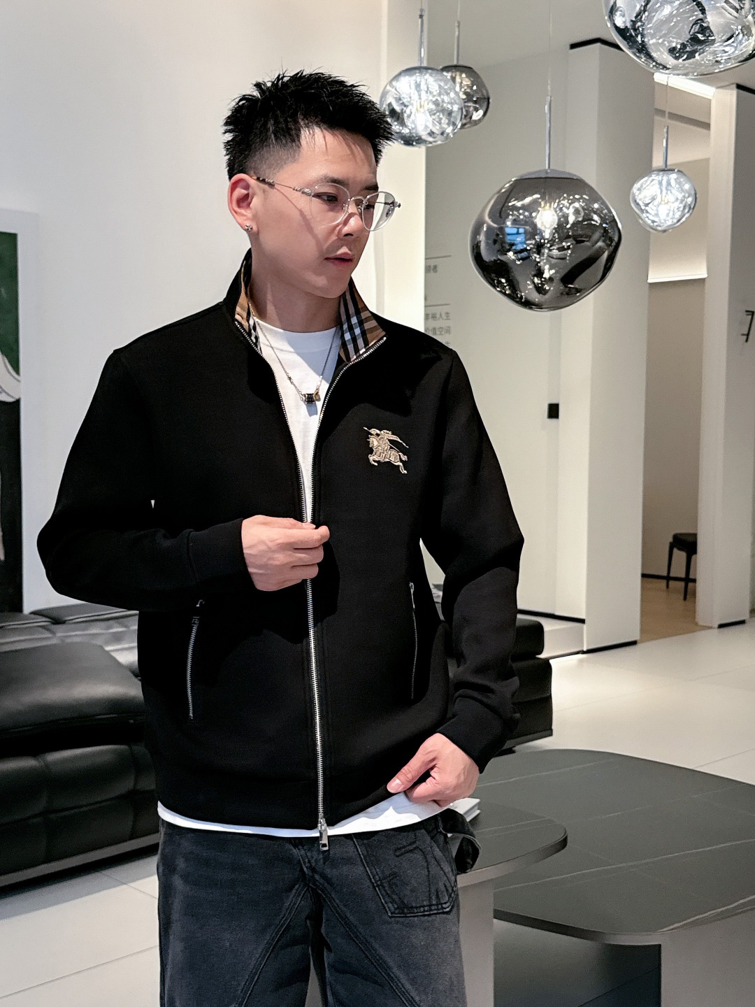 巴宝莉 2025秋冬最新爆款立领外套 面料精选高支高密双股空气层长绒棉 手感超级舒服 logo精选全进口