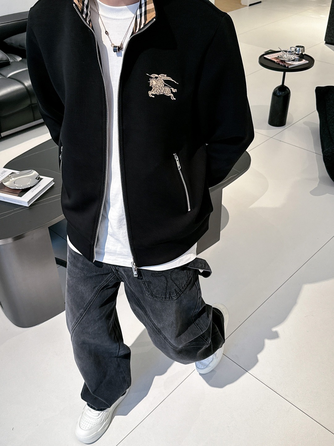 巴宝莉 2025秋冬最新爆款立领外套 面料精选高支高密双股空气层长绒棉 手感超级舒服 logo精选全进口