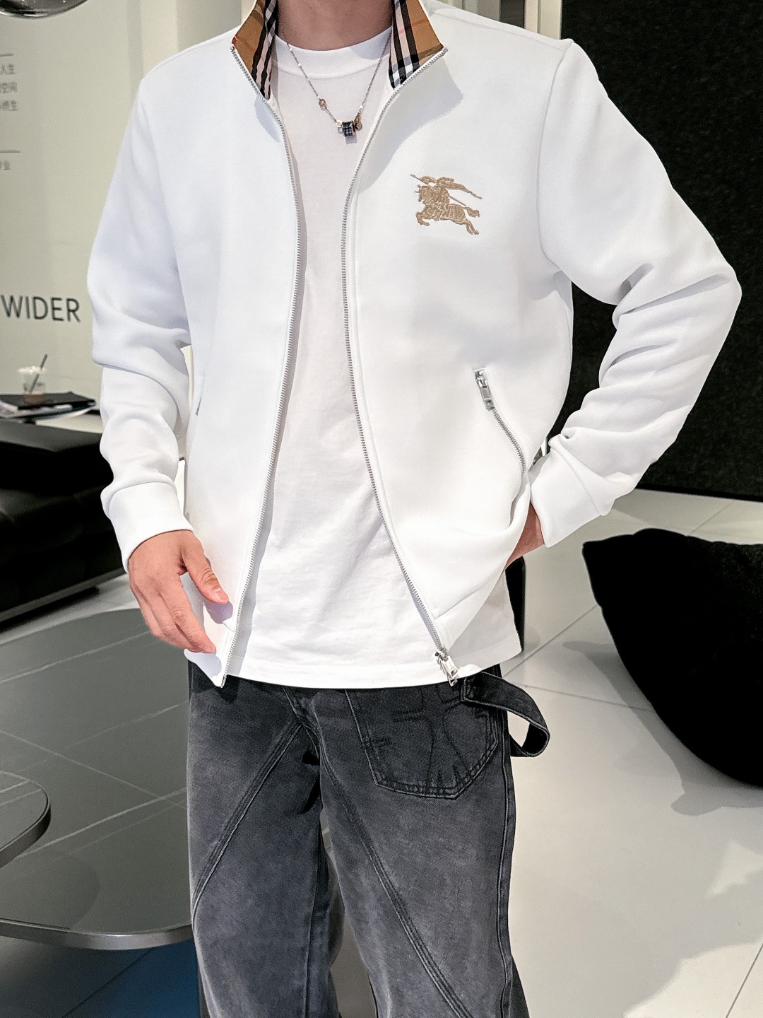 巴宝莉 2025秋冬最新爆款立领外套 面料精选高支高密双股空气层长绒棉 手感超级舒服 logo精选全进口