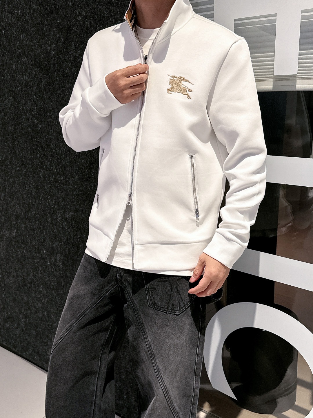 巴宝莉 2025秋冬最新爆款立领外套 面料精选高支高密双股空气层长绒棉 手感超级舒服 logo精选全进口