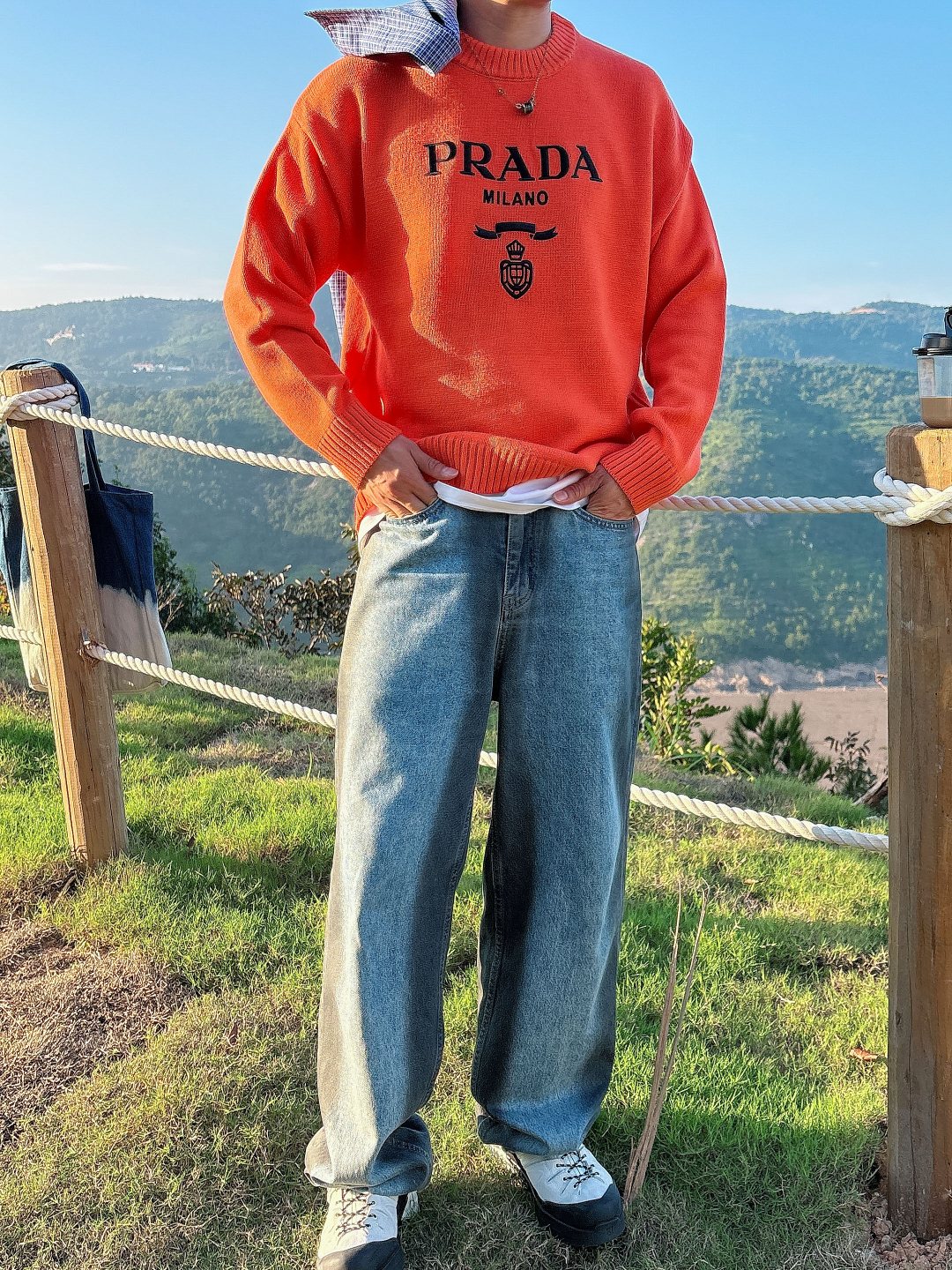 普拉达 毛衣 2025秋冬最新系列，专柜1:1顶级复刻，全品相！加厚款，潮人必备单品！懂货的老铁赶紧下手