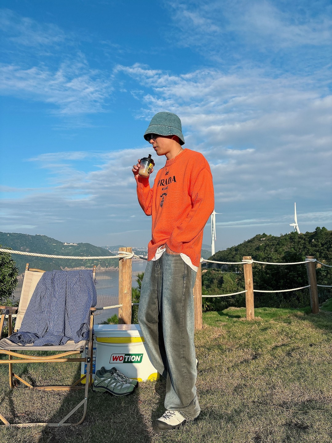 普拉达 毛衣 2025秋冬最新系列，专柜1:1顶级复刻，全品相！加厚款，潮人必备单品！懂货的老铁赶紧下手