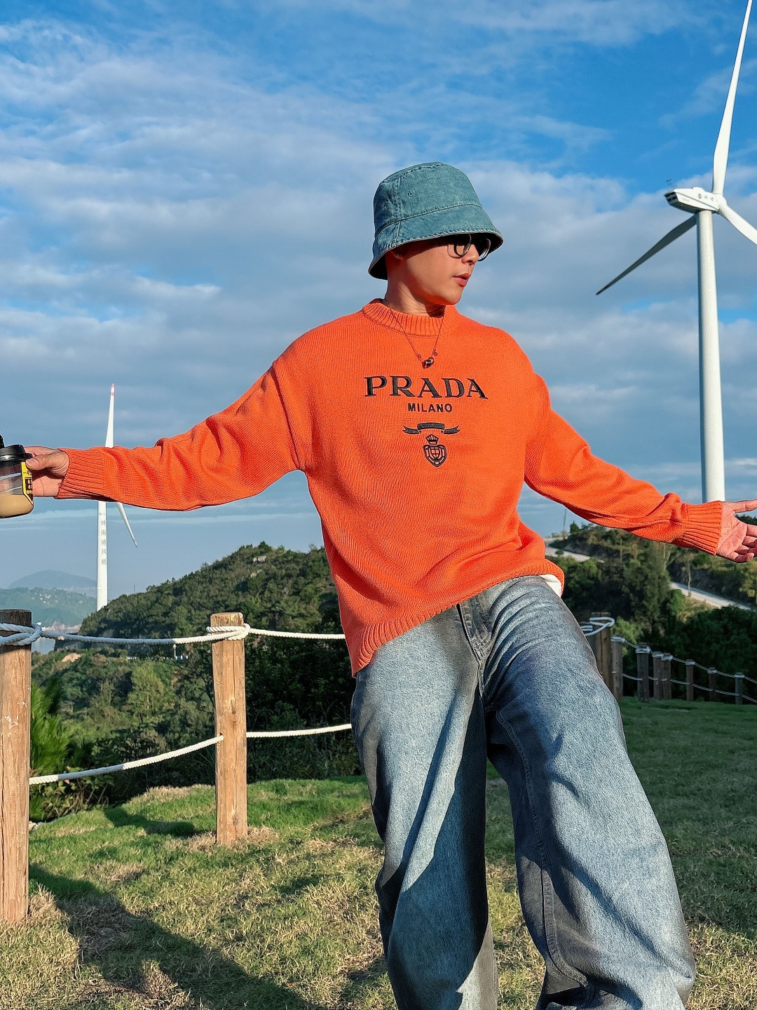 普拉达 毛衣 2025秋冬最新系列，专柜1:1顶级复刻，全品相！加厚款，潮人必备单品！懂货的老铁赶紧下手