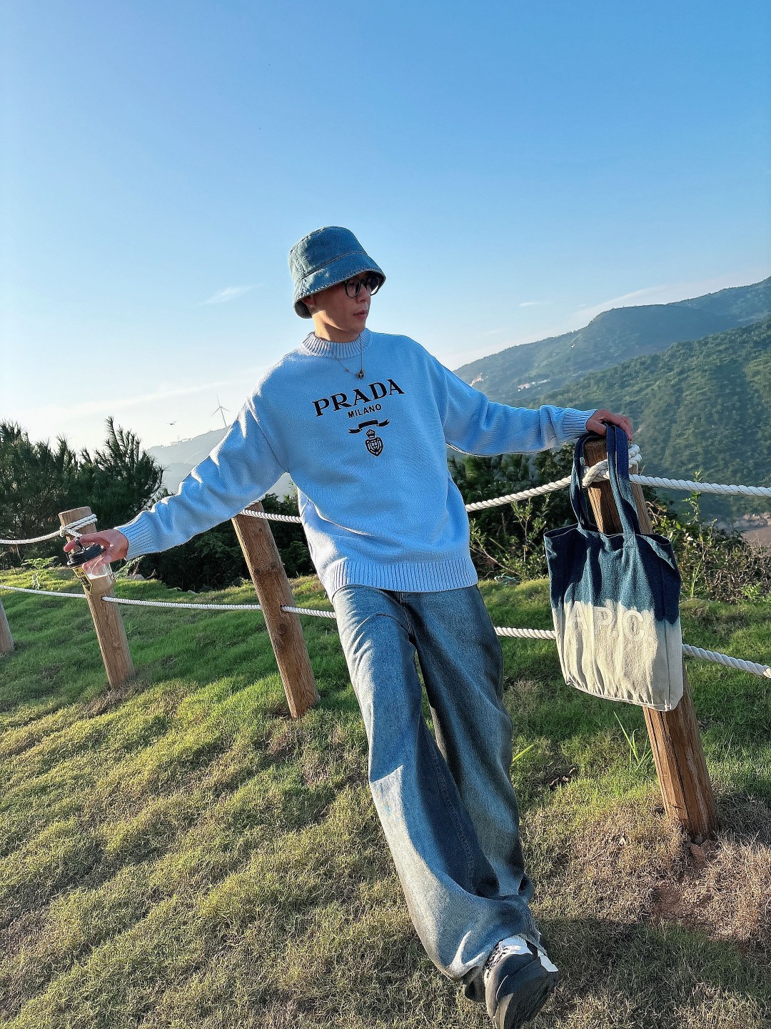 普拉达 毛衣 2025秋冬最新系列，专柜1:1顶级复刻，全品相！加厚款，潮人必备单品！懂货的老铁赶紧下手