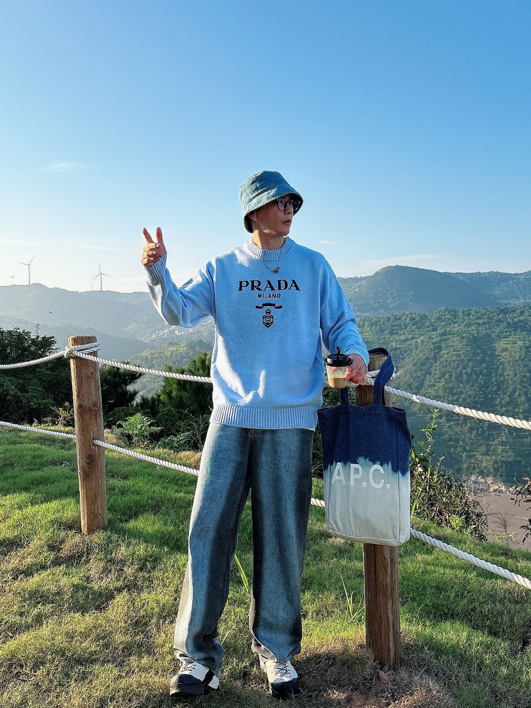 普拉达 毛衣 2025秋冬最新系列，专柜1:1顶级复刻，全品相！加厚款，潮人必备单品！懂货的老铁赶紧下手